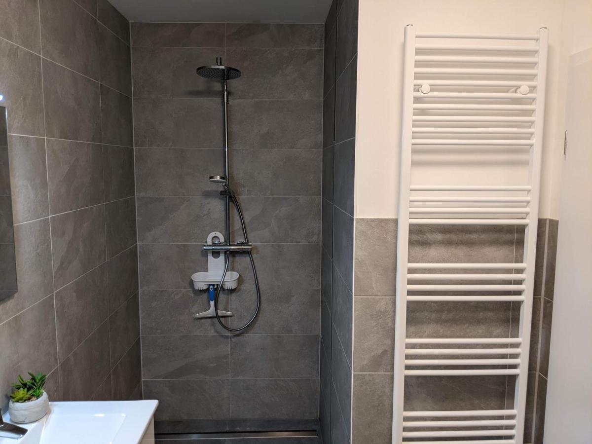 Gut Schlafen In Der Innenstadt Von - Io19 Apartment
